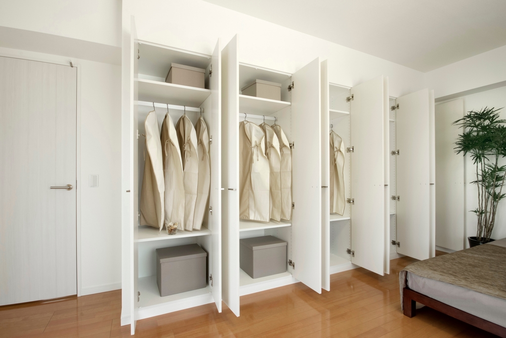 Closets for Bedrooms: Creating a Cozy Holiday Retreat